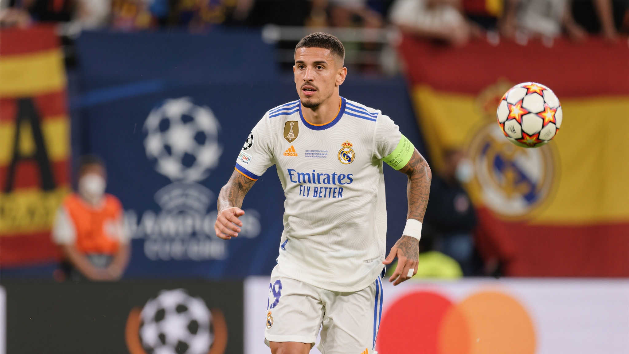 近年来，欧洲足坛涌现出众多新星，其中特奥·埃尔南德